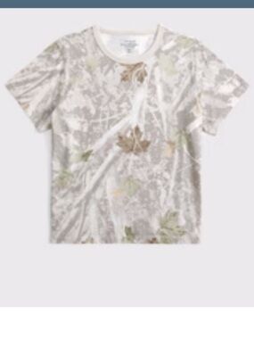Abercrombie essential body skimming tee camo NWT